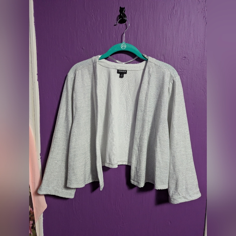 33. Torrid Grey Metallic Shrug Sweater Knit Cropped Cardigan 3X 22 24 - Picture 2 of 4